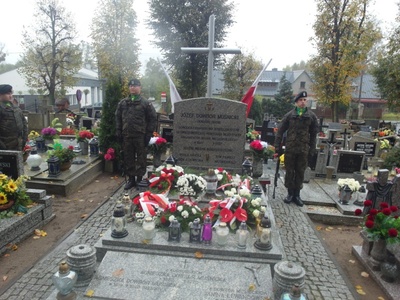 Składanie kwiatów na grobie gen. Dowbor Muśnickiego Fot. Zdzisław Kościański