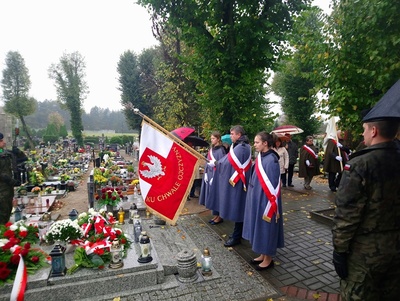 Składanie kwiatów na grobie gen. Dowbor Muśnickiego Fot. Rafał Kościański