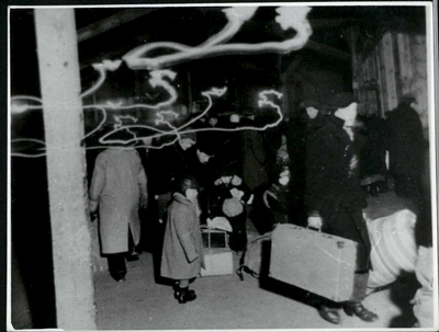 Przygotowanie do rewizji przybyłych więźniów