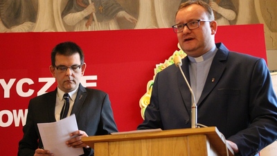 Dr Rafał Sierchuła i  ks. dr Jarosław Wąsowicz SDB