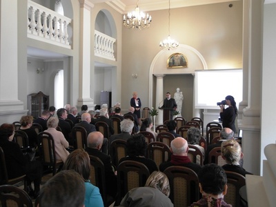 Ks. Dr Sławomir Kęszka, duszpasterz Stowarzyszenia, wygłasza wykładu o KL Dachau