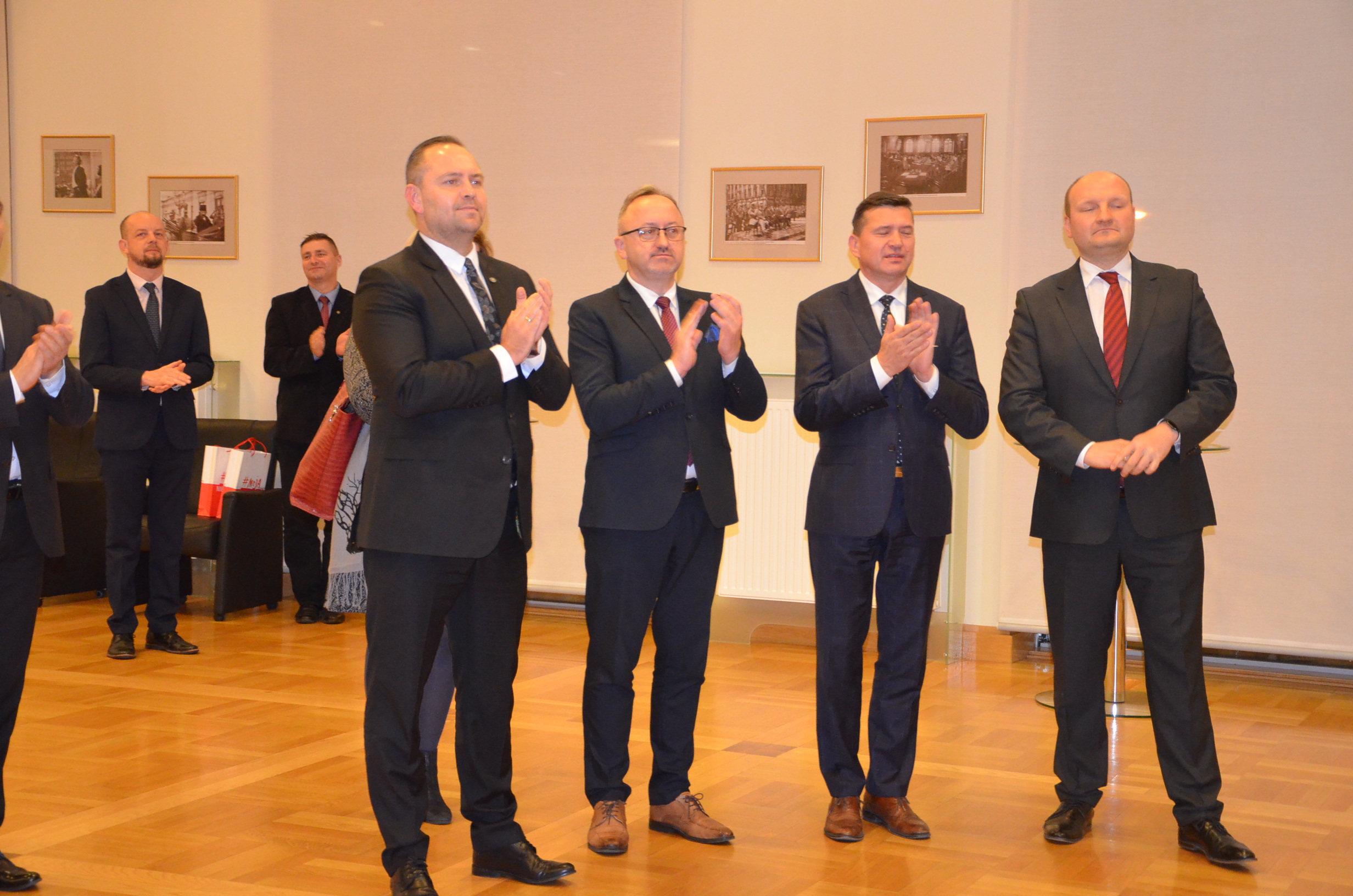 Uroczystość wręczenia ks. Bronisławowi Baranowskiemu Krzyża Oficerskiego Orderu Odrodzenia Polski. Lwów - 8 listopada 2021 r. Fot. K. Gajda-Bator/IPN Rzeszów Uroczystość wręczenia ks. Bronisławowi Baranowskiemu Krzyża Oficerskiego Orderu Odrodzenia Polski. Lwów - 8 listopada 2021 r. Fot. K. Gajda-Bator/IPN Rzeszów