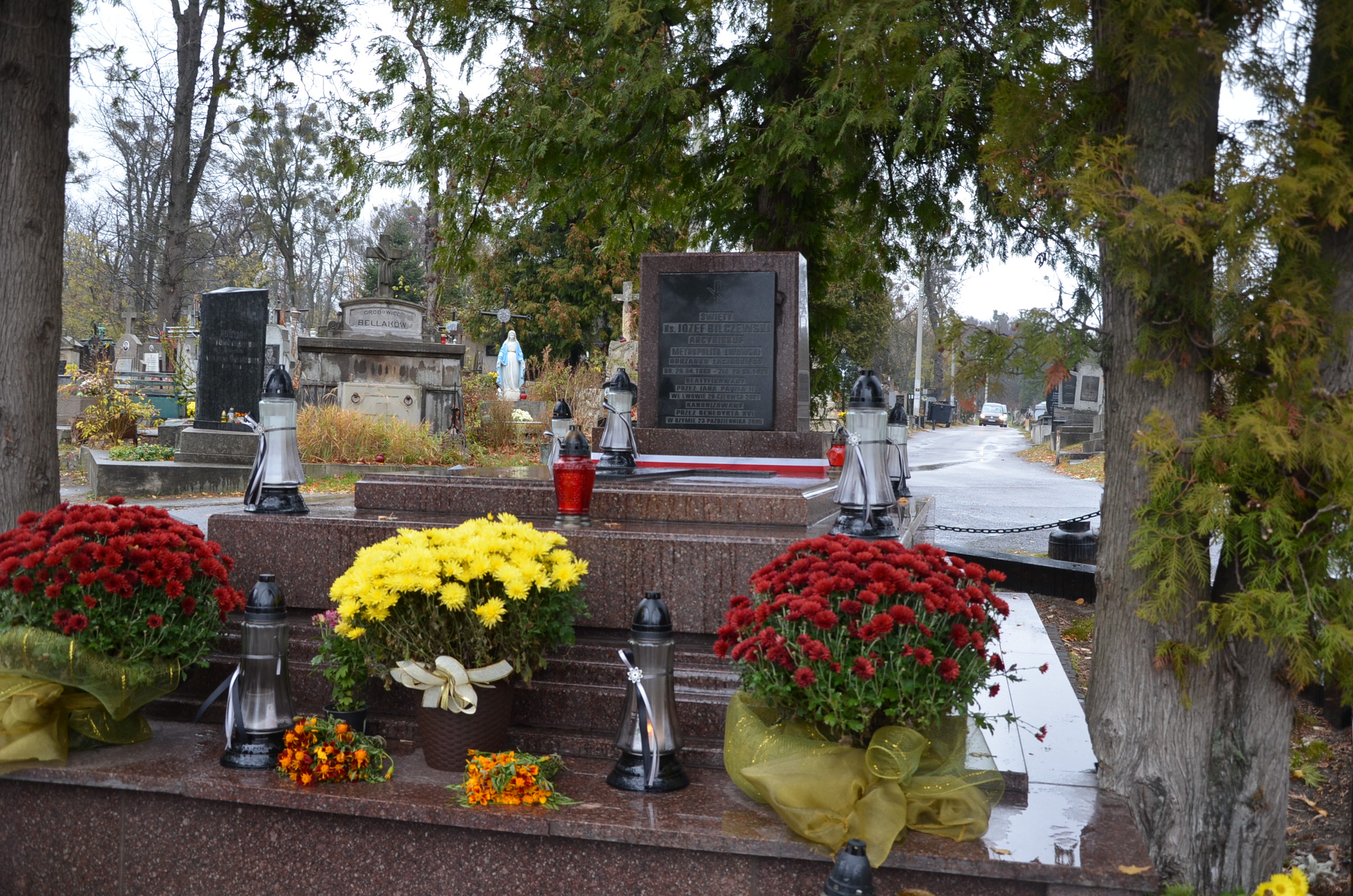 Grób abp. Józefa Bilczewskiego na Cmentarzu Janowskim we Lwowie. Fot. K. Gajda-Bator/IPN Rzeszów Grób abp. Józefa Bilczewskiego na Cmentarzu Janowskim we Lwowie. Fot. K. Gajda-Bator/IPN Rzeszów