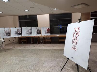 Prezentacja kalendarza niepodległości podczas sesji Sejmiku Województwa Podkarpackiego. Fot. Jacek Magdoń.