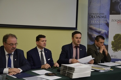 Posiedzenie Komitetu: przewodniczący Piotr Pilch, dr Dariusz Iwaneczko-dyrektor oddziału IPN, dr Piotr Szopa -Wieloosobowe Stanowisko do praw Upamiętniania Walk i Męczeństwa, wiceprzewodniczący Tomasz Bereza.  Fot. K. Gajda-Bator