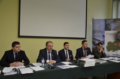 Posiedzenie Komitetu: Sekretarz Michał Kalisz, przewodniczący Piotr Pilch, dr Dariusz Iwaneczko-dyrektor oddziału IPN, dr Piotr Szopa -Wieloosobowe Stanowisko do spraw Upamiętniania Walk i Męczeństwa, wiceprzewodniczący Tomasz Bereza.  Fot. K. Gajda-Bator