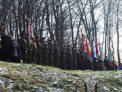 Nowy pomnik nagrobny żołnierza AK Tomasza Gazdy w Niewodnej. Fot. Grzegorz Lenartowicz.
