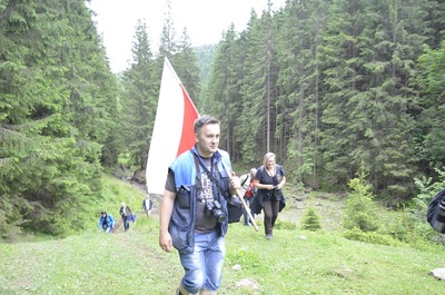 Historycy i dziennikarze na szlaku II Brygady Legionów Polskich.