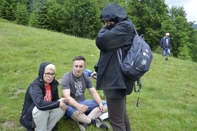 Historycy i dziennikarze na Przełęczy Legionów.