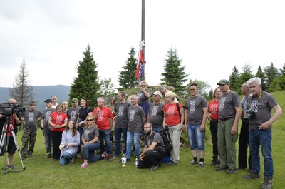 Historycy i dziennikarze na Przełęczy Legionów.