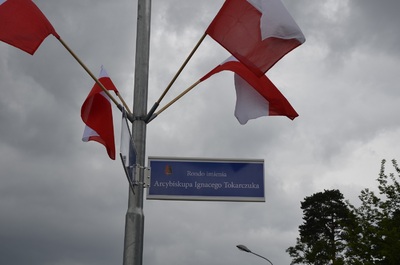 Poświęcenie ronda im. Abp. Ignacego Tokarczuka