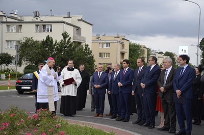 Poświęcenie ronda im. Abp. Ignacego Tokarczuka