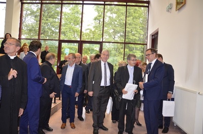 Uroczystości jubileuszowe w Stalowej Woli połączone z wręczeniem ks. bp. Edwardowi Frankowskiemu księgi „Christus vincit”