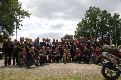Uczestnicy Podkarpackiego Edukacyjnego Rajdu Motocyklowego – odcinek specjalny „Niepodległa”.