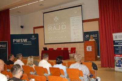 Spotkanie z uczestnikami rajdu motocyklowego w auli Państwowej Wyższej Szkoły Wschodnioeuropejskiej w Przemyślu.