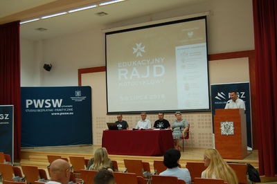 Spotkanie z uczestnikami rajdu motocyklowego w auli Państwowej Wyższej Szkoły Wschodnioeuropejskiej w Przemyślu.