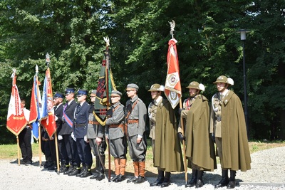 Odsłonięcie pierwszego pomnika „Szlaku Orląt Lwowskich”, upamiętniającego ppor. Jana Feliksa Charlewskiego.