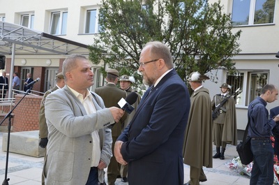 Adam Siwek - dyrektor Biura Upamiętniania Walk i Męczeństwa na uroczystości odsłonięcia pomnika Marszałka Józefa Piłsudskiego w Brzozowie.
