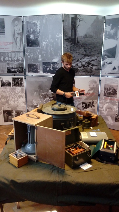 Prezentacja eksponatów i wyposażenia przeciwatomowego schronu „Marysieńka” w Rzeszowie.