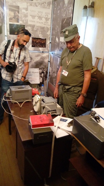 Prezentacja eksponatów i wyposażenia przeciwatomowego schronu „Marysieńka” w Rzeszowie.