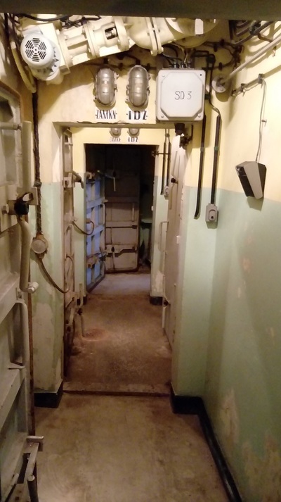 Prezentacja eksponatów i wyposażenia przeciwatomowego schronu „Marysieńka” w Rzeszowie.