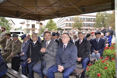 Uroczystości pod pomnikiem Pamięci Żołnierzy AK Podokręgu Rzeszów z okazji 79. rocznicy powstania Polskiego Państwa Podziemnego oraz święto Wojsk Obrony Terytorialnej.