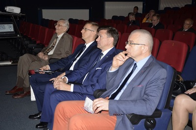 Dr hab. Leszek Moczulski, dr Marcin Bukała, dr Dariusz Iwaneczko i dr Bogusław Wójcik podczas pierwszego dnia ogólnopolskiej konferencji naukowej „Stulecie odrodzonego Państwa Polskiego na mapie Europy i Świata. Polska myśl geopolityczna w XX wieku” w Rzeszowie.