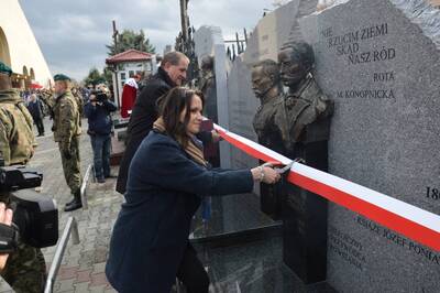 Odsłonięcie Pomnika Pamięci Narodowej w Jarosławiu.