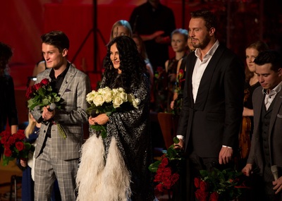 Wokaliści Kacper Andrzejewski, Kayah, Sławek Uniatowski i Krzysztof Iwaneczko podczas koncertu „Tryptyk Niepodległa” w Filharmonii Podkarpackiej im. Artura Malawskiego w Rzeszowie.