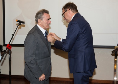 Jan Partyka - laureat nagrody Świadek Historii i dr Jarosław Szarek - prezez IPN.