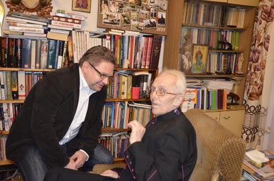 Dr Mariusz Krzysztofiński i marszałek Sejmu RP Marek Kuchciński.