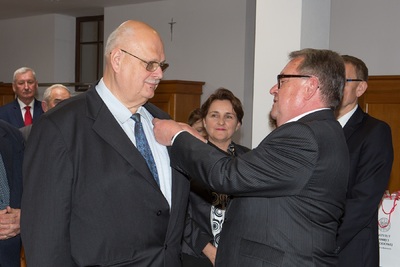 Chrabąszcz Adam odznaczony KWiS przez wiceprezesa IPN Jana Bastera.