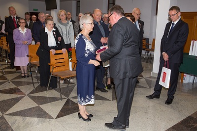 Łoza Zofia odebrała odznaczenie KWiS pośmiertnie dla swojego męża Łoza Stanisława.