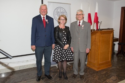 Adam Pawluś, Katarzyna Gajda-Bator i Stanisław Koczwara na uroczystości rozdania KWiS w Rzeszowie.