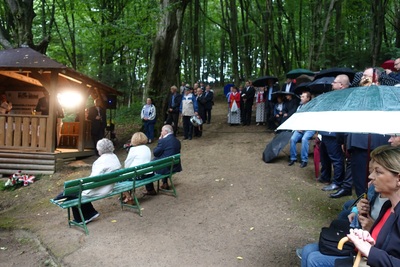 Obchody 75. rocznicy mordu w Lesie Grabińskim koło Iwonicza.