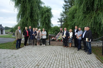 Obchody 75. rocznicy mordu w Lesie Grabińskim koło Iwonicza.