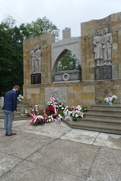 Obchody 75. rocznicy mordu w Lesie Grabińskim koło Iwonicza.