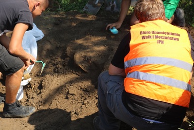 Ekshumacja Michała Szydłowskiego w miejscowości Kosina na Podkarpaciu