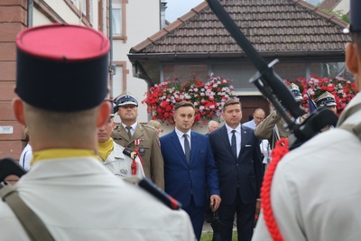 Osłonięcie tablicy pamiątkowej poświęconej mieszkańcom Fréland we Francji.