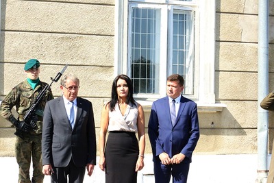 Odsłonięcie tablicy poświęconej mieszkańcom Jarosławia w 80. rocznicę ich rozstrzelania.