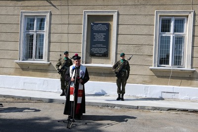 Odsłonięcie tablicy poświęconej mieszkańcom Jarosławia w 80. rocznicę ich rozstrzelania.