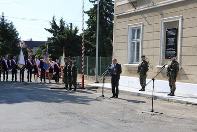 Odsłonięcie tablicy poświęconej mieszkańcom Jarosławia w 80. rocznicę ich rozstrzelania.