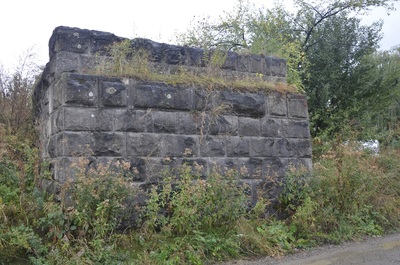 Pozostałe fragmenty mostu.