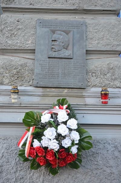 Tablica poświęcona wizycie Naczelnika Państwa Józefa Piłsudskiego, przebywającego na zaproszenie rządu URL w Winnicy 17 maja 1920 r. Fot. Jacek Magdoń.