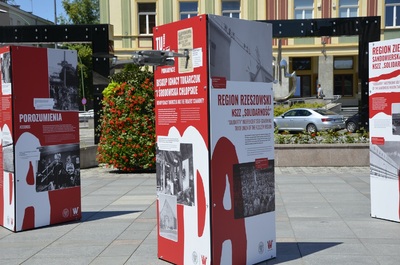 Otwarcie wystawy „Tu rodziła się Solidarność” w Mielcu. Fot. Katarzyna Gajda-Bator