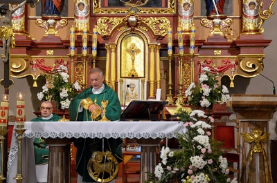 Uroczystość odsłonięcia muralu poświęconego gen. Władysławowi Sikorskiemu w Hyżnem.