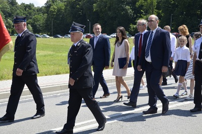 Uroczystość odsłonięcia muralu poświęconego gen. Władysławowi Sikorskiemu w Hyżnem.