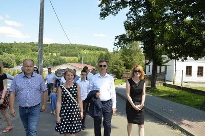 Uroczystość odsłonięcia muralu poświęconego gen. Władysławowi Sikorskiemu w Hyżnem.