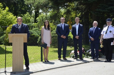 Uroczystość odsłonięcia muralu poświęconego gen. Władysławowi Sikorskiemu w Hyżnem.