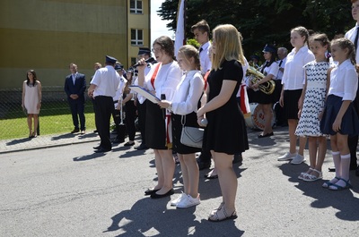 Uroczystość odsłonięcia muralu poświęconego gen. Władysławowi Sikorskiemu w Hyżnem.